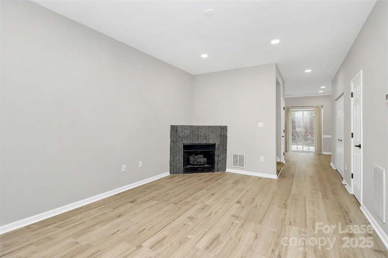 Property image 4 at 1293 E Woodlawn Road, Charlotte, NC 28209