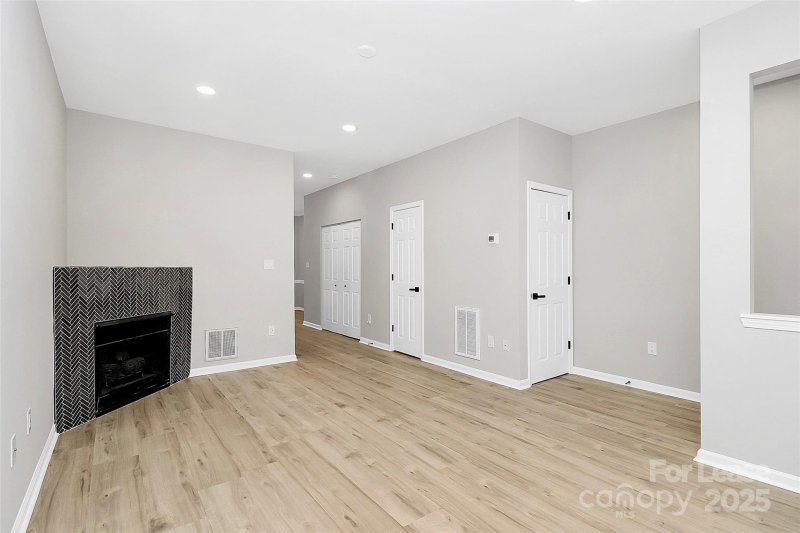 Property image 5 at 1293 E Woodlawn Road, Charlotte, NC 28209