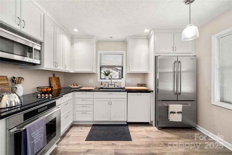 Property image 5 at 406 Abbey Circle, Asheville, NC 28805