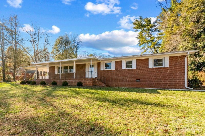 Property image 2 at 252 Kenilworth Road, Asheville, NC 28803