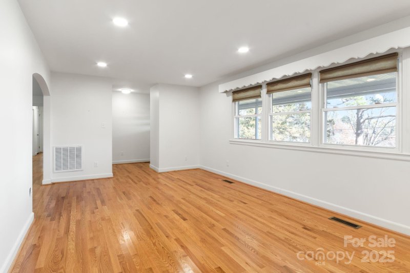 Property image 4 at 252 Kenilworth Road, Asheville, NC 28803