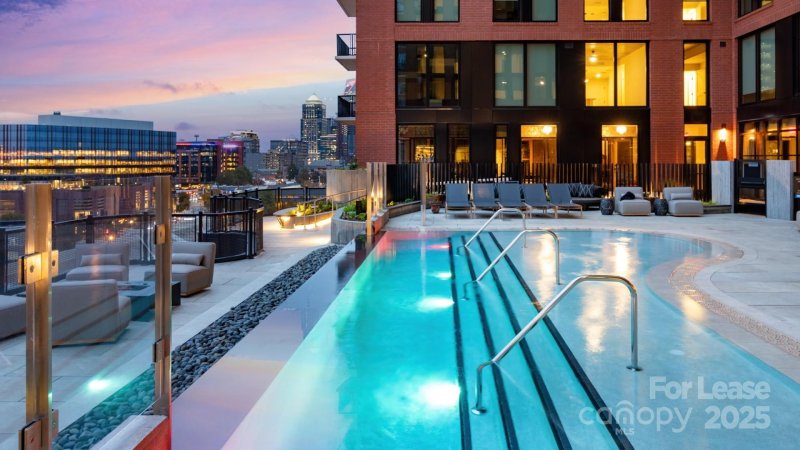 124 E Kingston Avenue