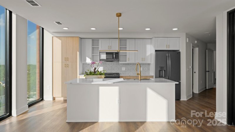 Property image 2 of 124 E Kingston Avenue in South End, Charlotte, NC 28203