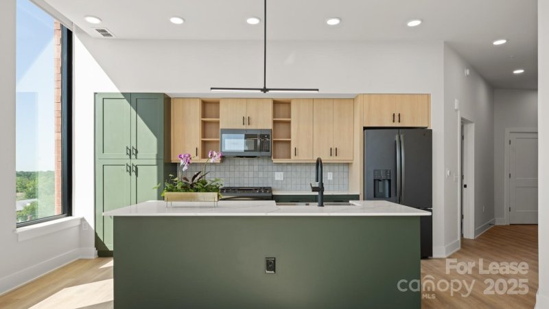 Property image 5 of 124 E Kingston Avenue in South End, Charlotte, NC 28203