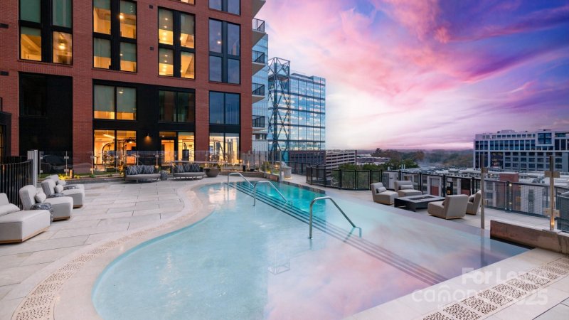 124 E Kingston Avenue