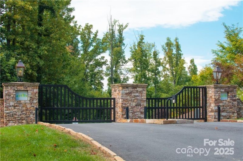 Property image 3 of 11 Franklin Trace Drive in Town Mountain Preserve, Asheville, NC 28804