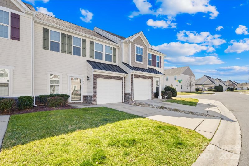 Property image 2 at 2627 Silverthorn Drive, Charlotte, NC 28273