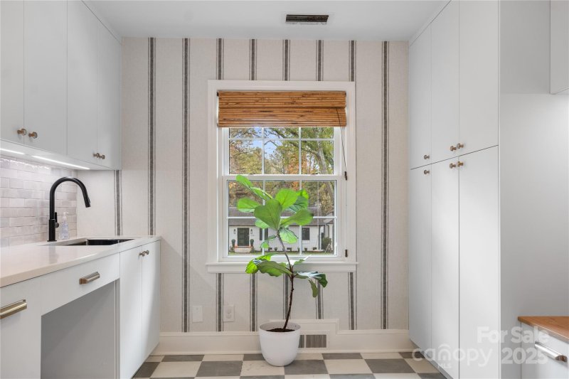 Property image 4 at 5217 Addison Avenue, Charlotte, NC 28211