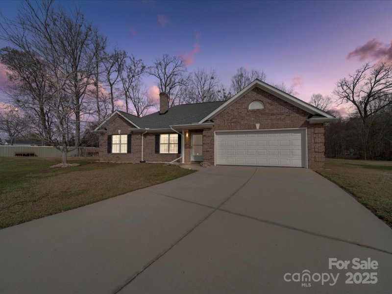 Property image 2 of 8353 Emily Drive in Stallings Glen, Harrisburg, NC 28075