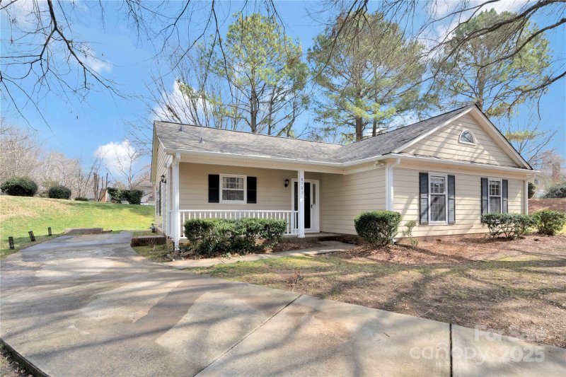 Property image 3 at 8701 Gainsford Court, Charlotte, NC 28210