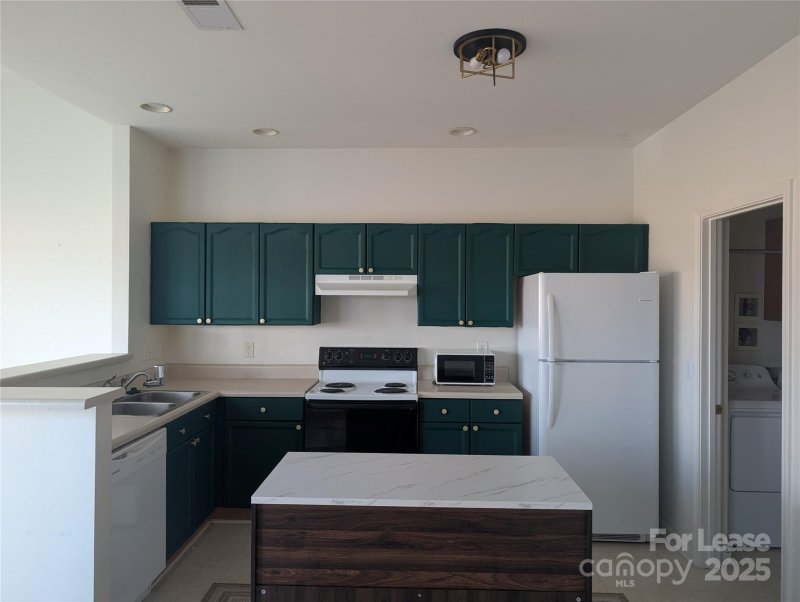 Property image 4 at 7974 Mariners Pointe Circle, Denver, NC 28037