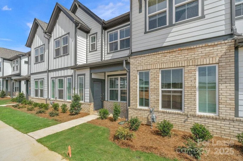 Property image 3 at 5817 Waterfall Place, Charlotte, NC 28215