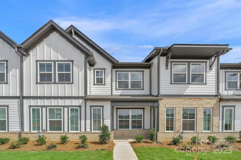 Property image 5 at 5817 Waterfall Place, Charlotte, NC 28215