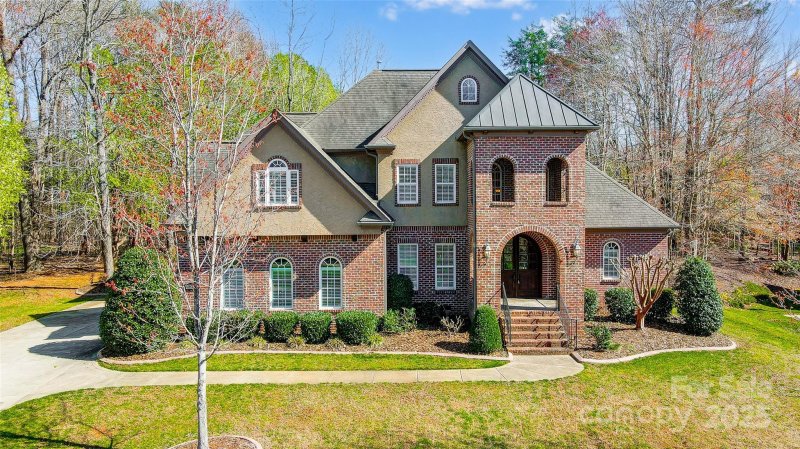 6548 Robin Hollow Drive