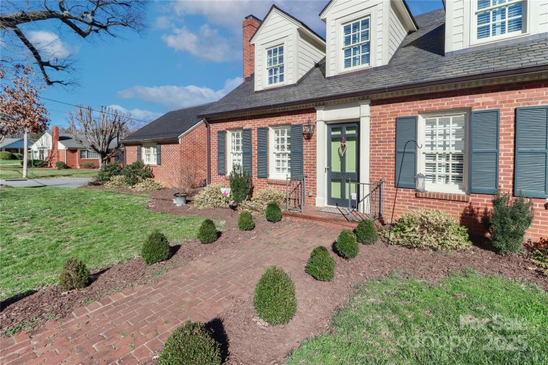 Property image 3 at 632 N Oakland Avenue, Statesville, NC 28677