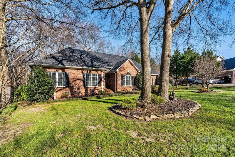 Property image 2 at 8808 Fallsdale Drive, Charlotte, NC 28214