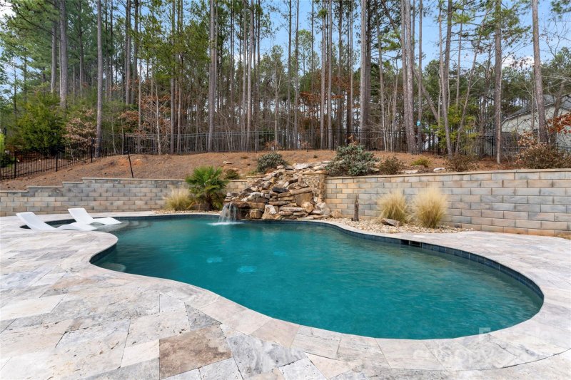 Property image 3 at 204 Silvercliff Drive, Mount Holly, NC 28120