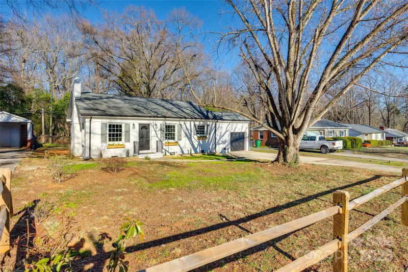 Property image 3 at 1865 Woodland Drive, Charlotte, NC 28205