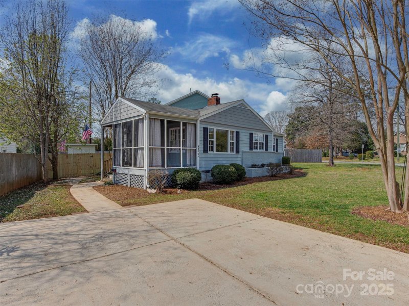 Property image 2 at 5300 Buckingham Drive, Charlotte, NC 28209