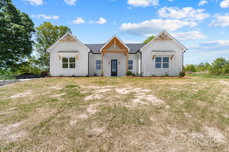 Property image 2 of 1037 Dameron Road in Keswick, Bessemer City, NC 28016