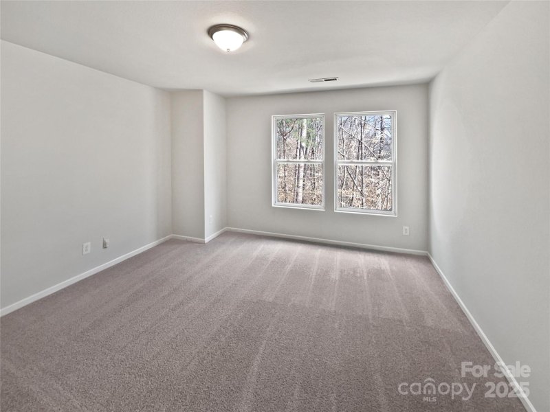 Property image 5 of 1121 Swearngan Ridge Court in Kyliglen, Charlotte, NC 28216