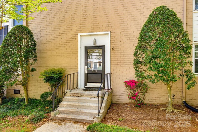 Property image 2 at 315 Wakefield Drive, Charlotte, NC 28209