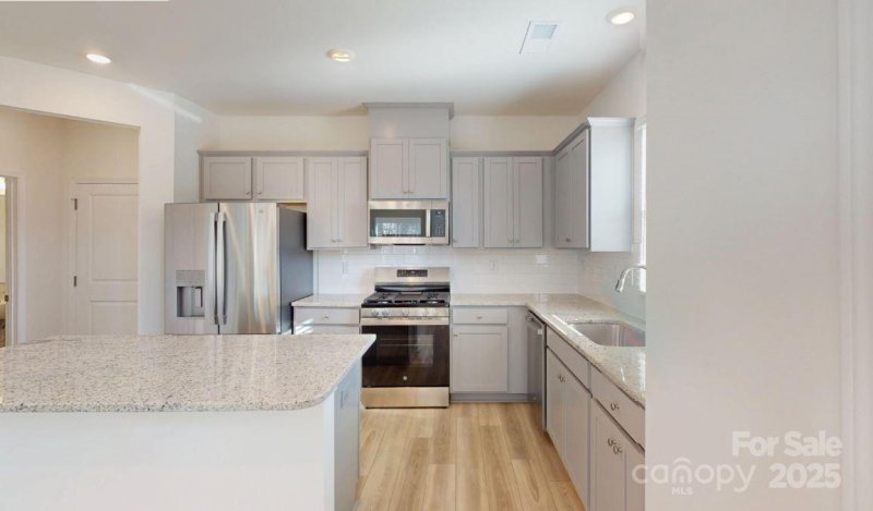 Property image 2 at 4005 Lawnview Drive, Charlotte, NC 28269