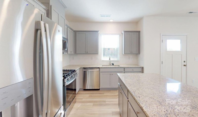 Property image 3 at 4005 Lawnview Drive, Charlotte, NC 28269