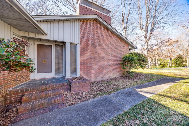 Property image 4 at 4500 Town And Country Drive, Charlotte, NC 28226