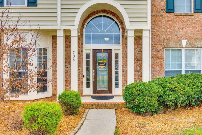Property image 3 at 736 Meadow Lake Drive, Matthews, NC 28105
