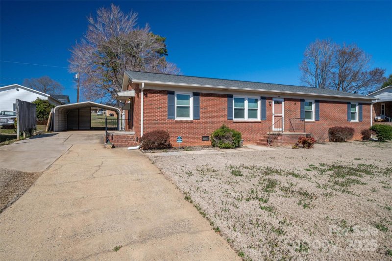 Property image 3 at 605 Castlewood Drive, Gastonia, NC 28056