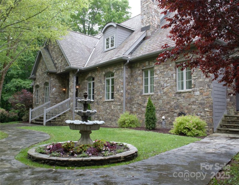 Property image 5 of 1676 Valle Cay Drive in Valle Cay, Vilas, NC 28692