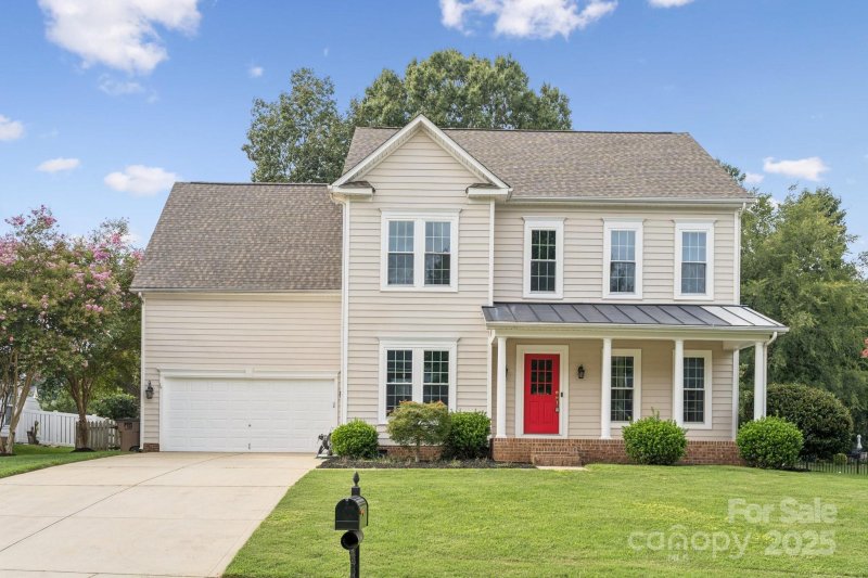 2010 Hollyhedge Lane