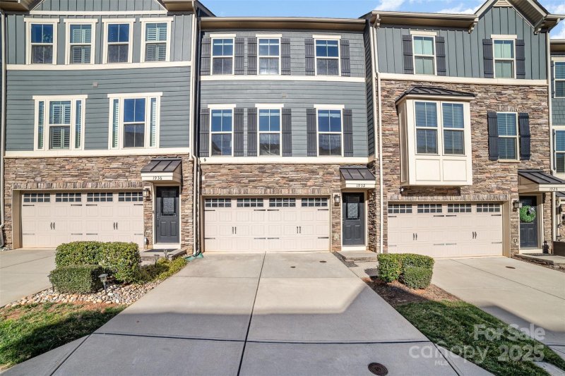 Property image 2 at 1932 Catkin Lane, Charlotte, NC 28205