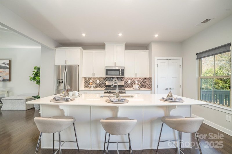 Property image 5 at 1932 Catkin Lane, Charlotte, NC 28205