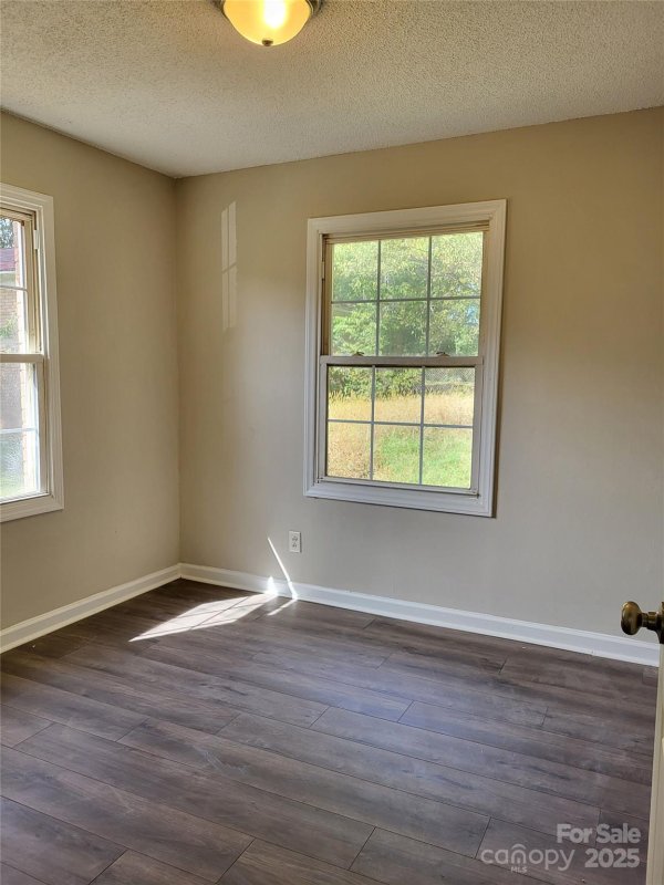 Property image 3 at 2207 Madrid Street, Charlotte, NC 28216