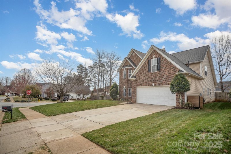 Property image 2 at 8603 Ridgeline Lane, Charlotte, NC 28269