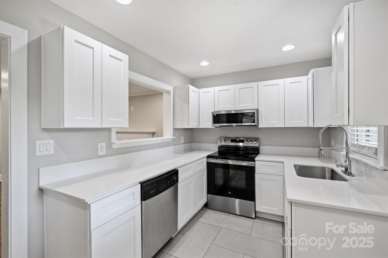 Property image 3 at 2529 Grimes Street, Charlotte, NC 28206