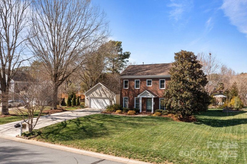 Property image 2 at 13717 Strathaven Drive, Matthews, NC 28105