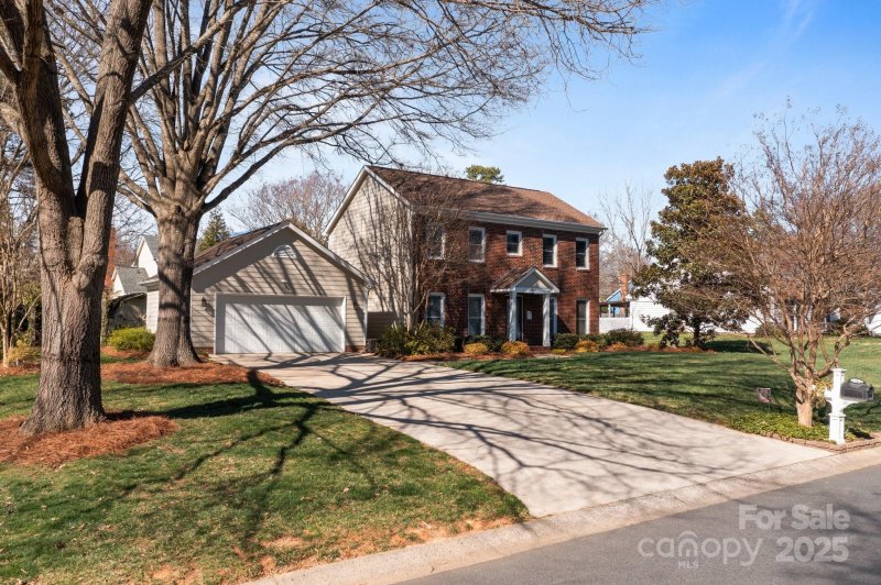 Property image 3 at 13717 Strathaven Drive, Matthews, NC 28105