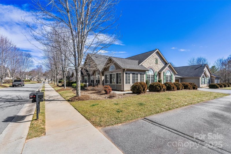 Property image 3 at 808 Wynnshire Drive, Hickory, NC 28601