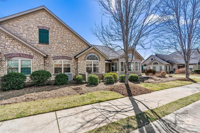 Property image 4 at 808 Wynnshire Drive, Hickory, NC 28601