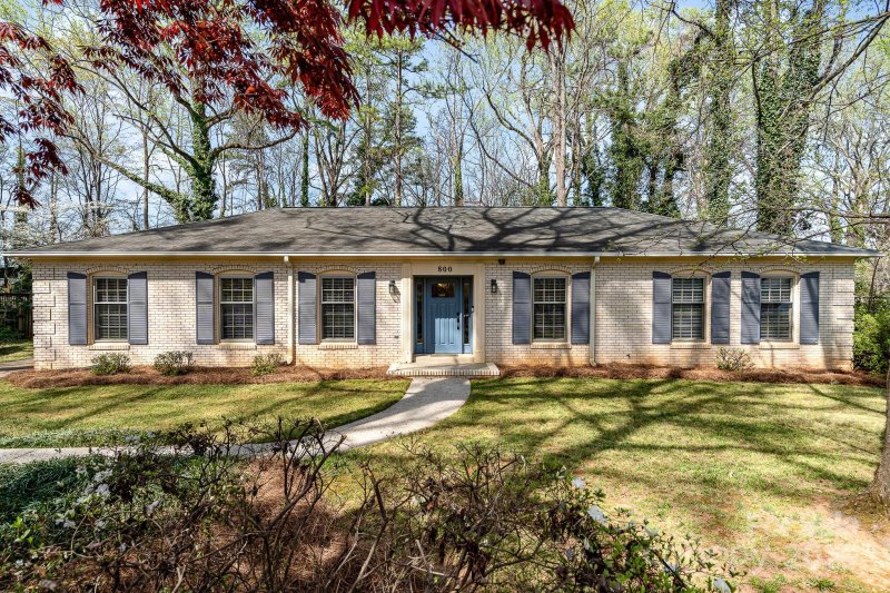 Property image 2 at 800 River Oaks Lane, Charlotte, NC 28226