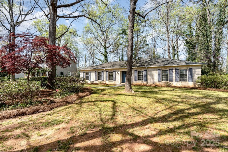 Property image 3 at 800 River Oaks Lane, Charlotte, NC 28226