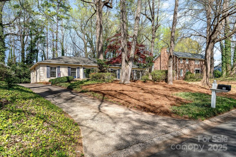 Property image 5 at 800 River Oaks Lane, Charlotte, NC 28226