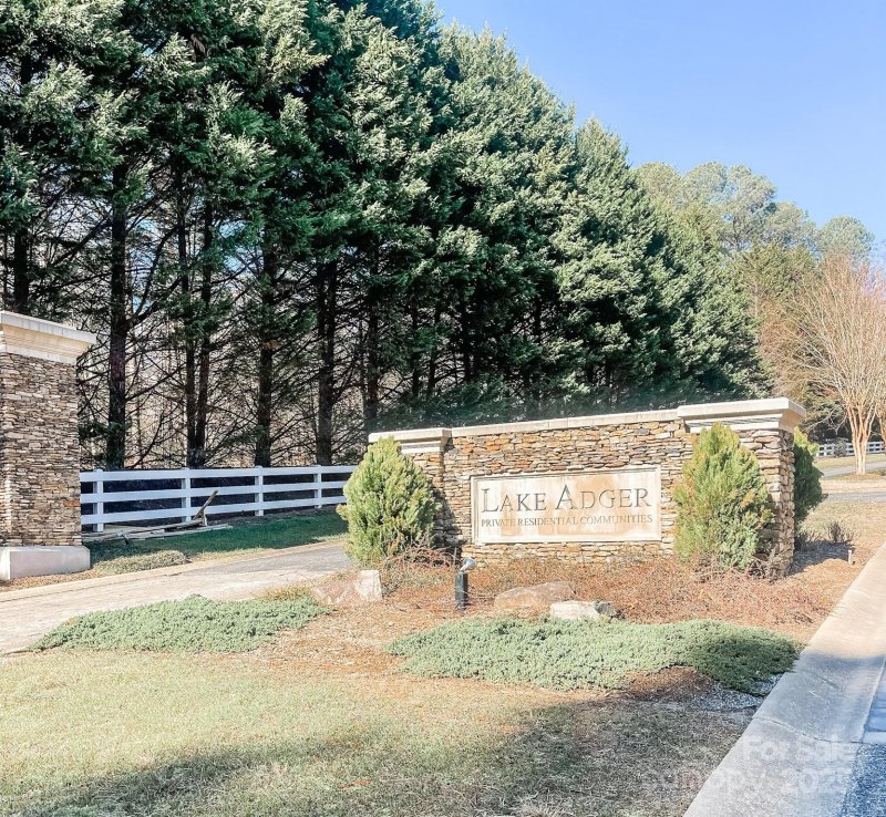 Property image 4 of 940 Hawk Ridge Drive in Lake Adger, Mill Spring, NC 28756