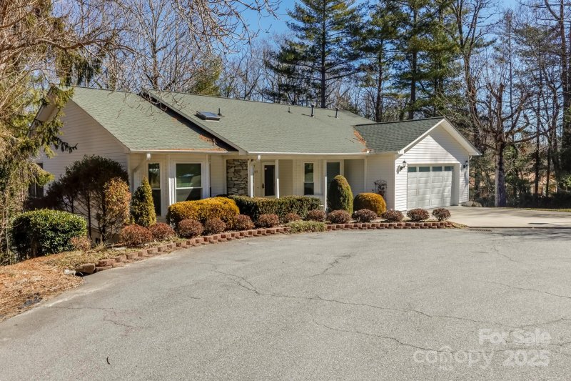 889 Sandburg Terrace