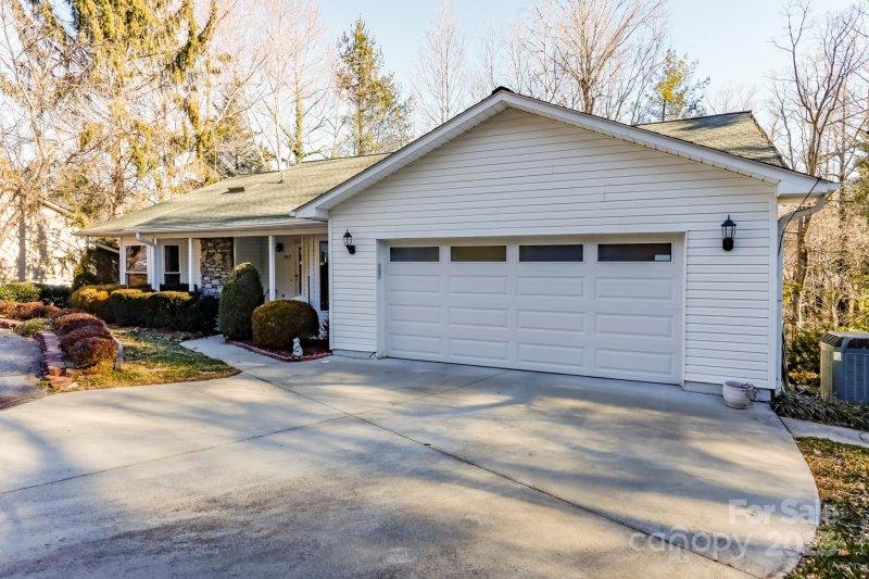 Property image 4 at 889 Sandburg Terrace, Hendersonville, NC 28791