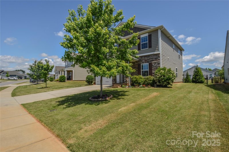 Property image 3 of 173 Glastonbury Drive in Heritage at Neel Ranch, Mooresville, NC 28115