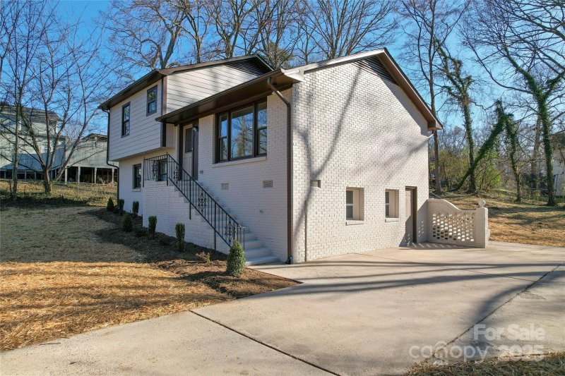 Property image 3 at 515 Fallingswood Court, Charlotte, NC 28217